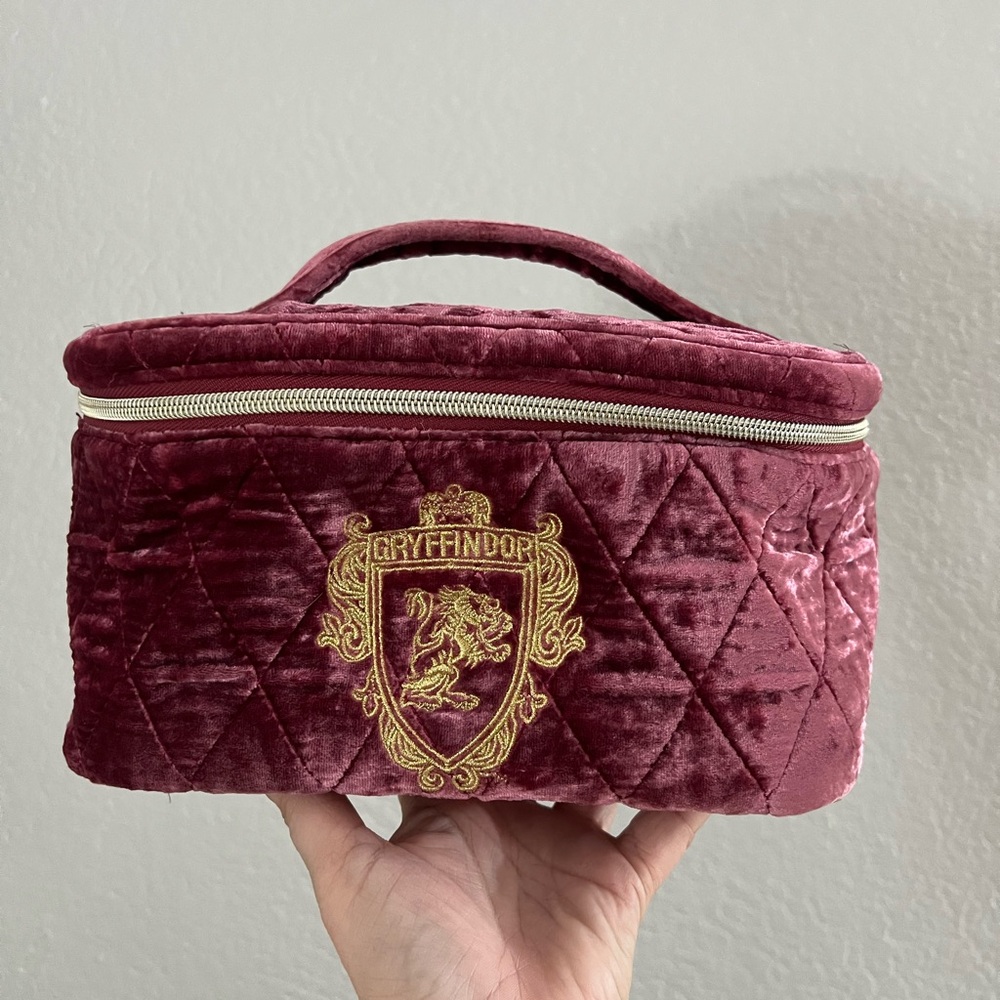 Pottery Barn Teen Harry Potter Velvet Train Case Makeup Bag Gryffindor Rare